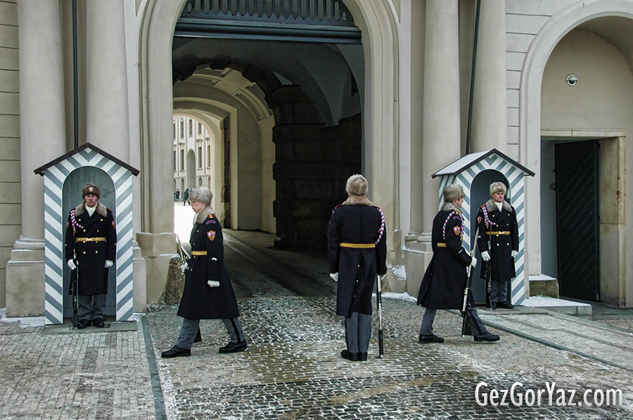 Prag Kalesi Askerler